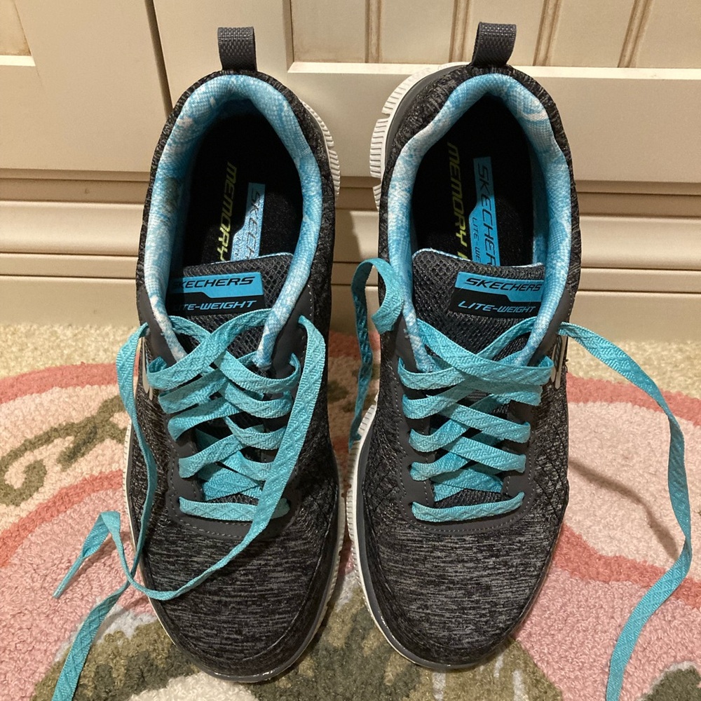 Skechers Lite-Weight Shoes w/ Memory Foam - Size 6M
